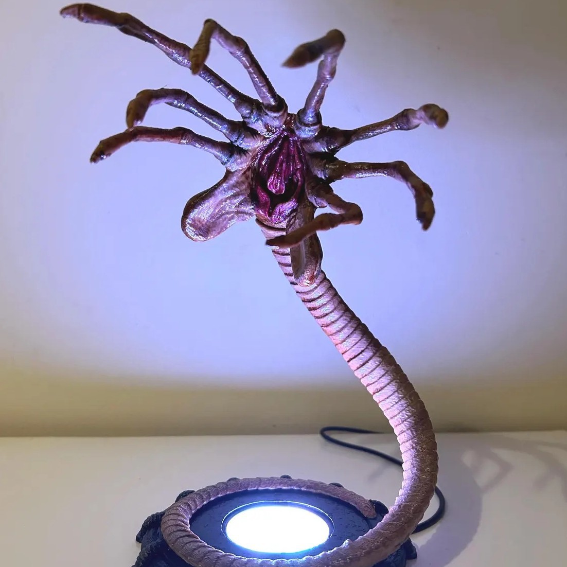 Home Decor Light - Lampka nocna Alien Facehugger, migocząca dekoracja